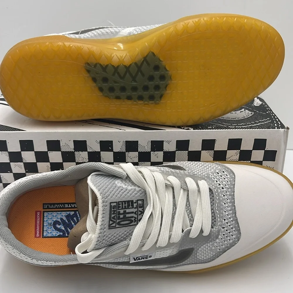 Vans Men’s Ave Knit. White/Gum
VN0005UW9DH
Sneakers - Picture 4 of 16